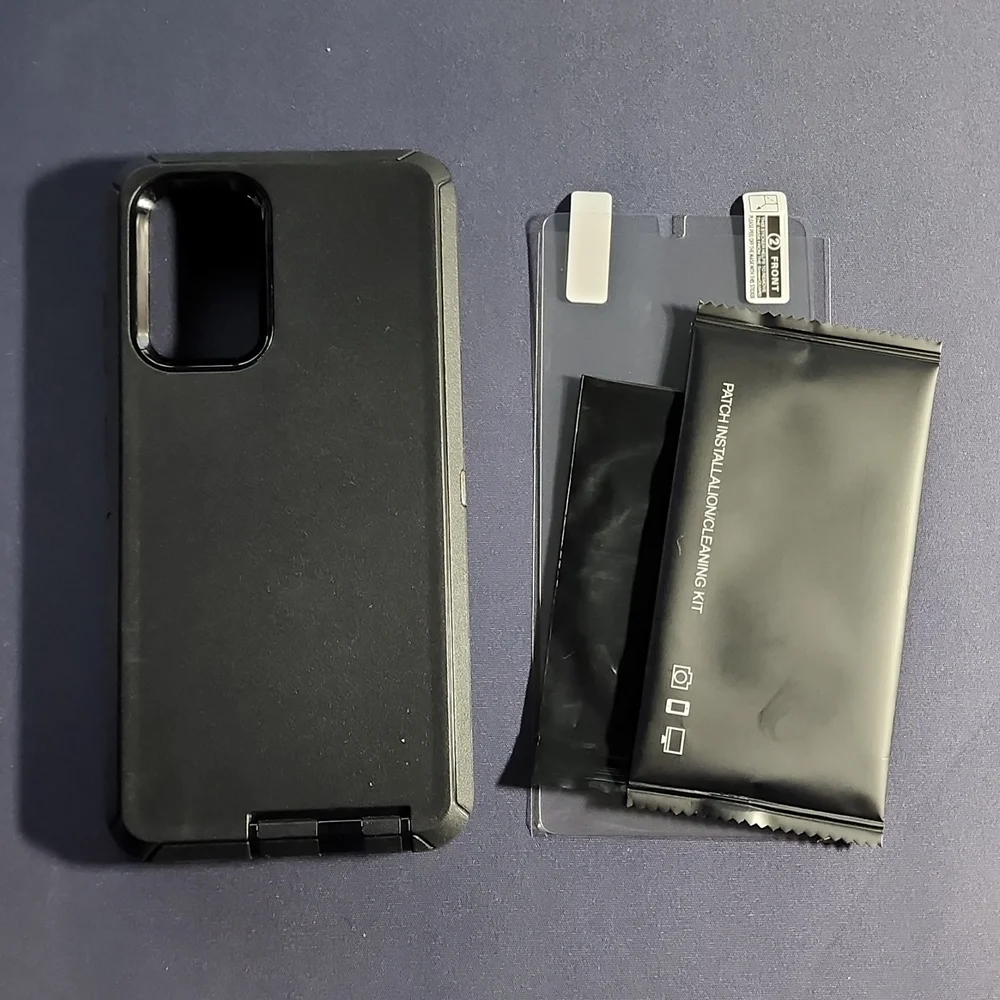 Samsung Galaxy A72, New Case w/screen protector black